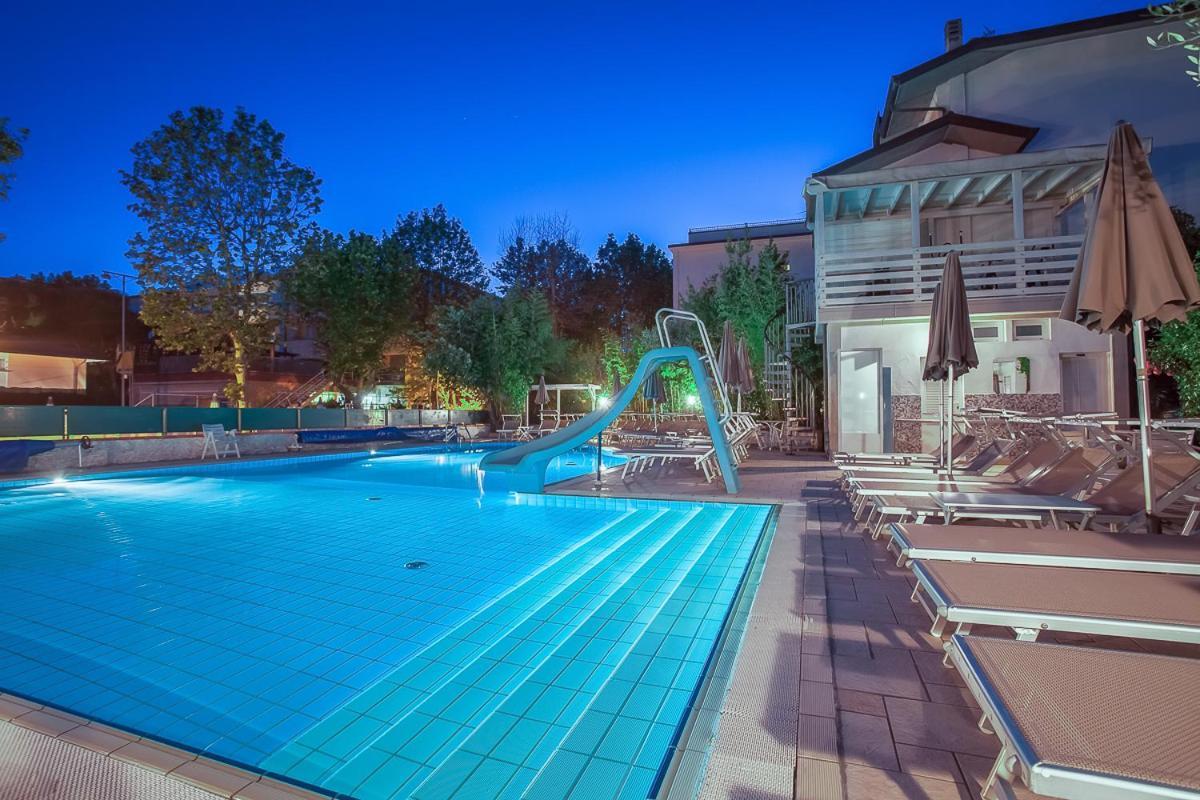 Hotel Giamaika Чезенатіко Екстер'єр фото