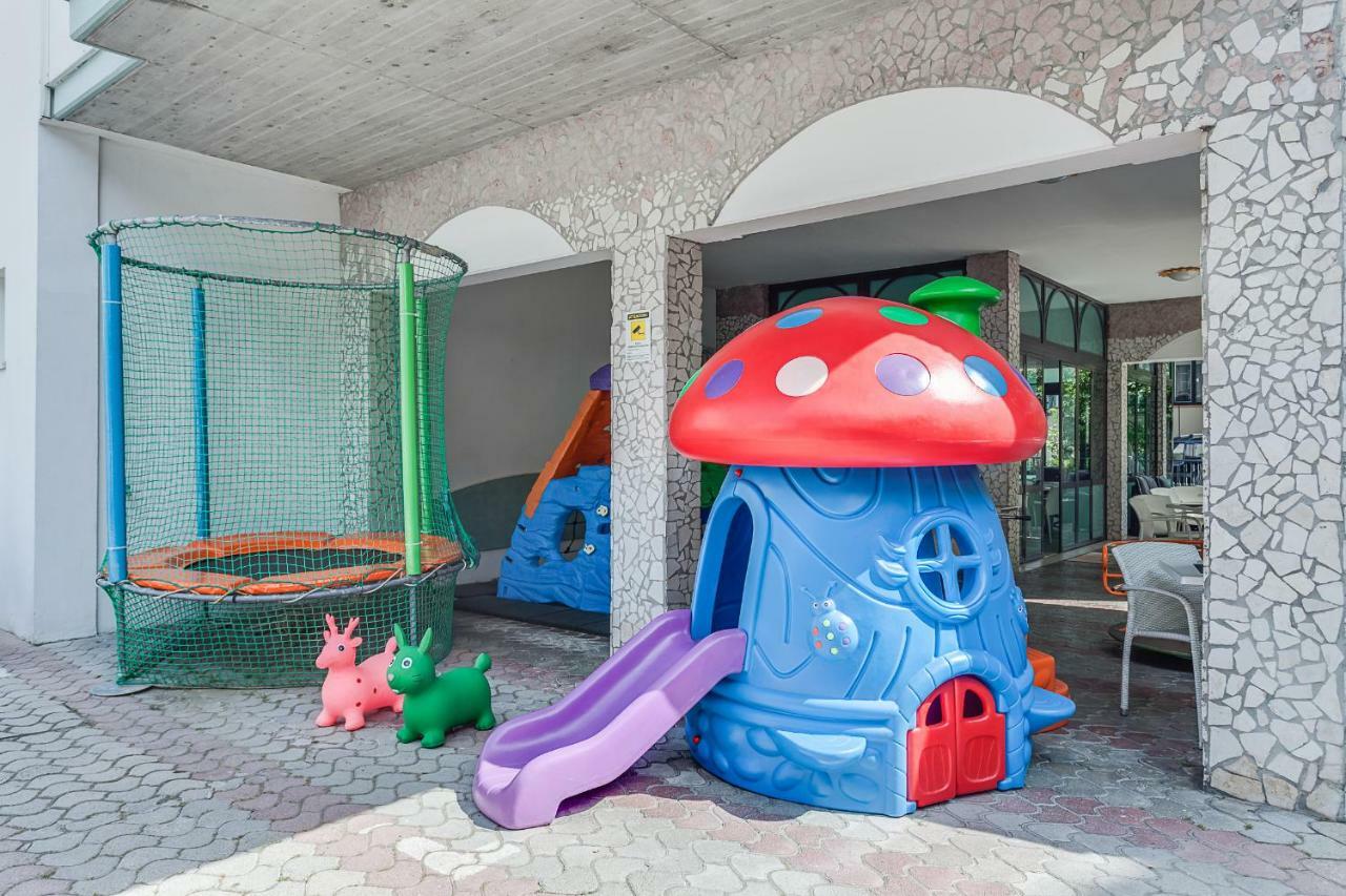 Hotel Giamaika Чезенатіко Екстер'єр фото