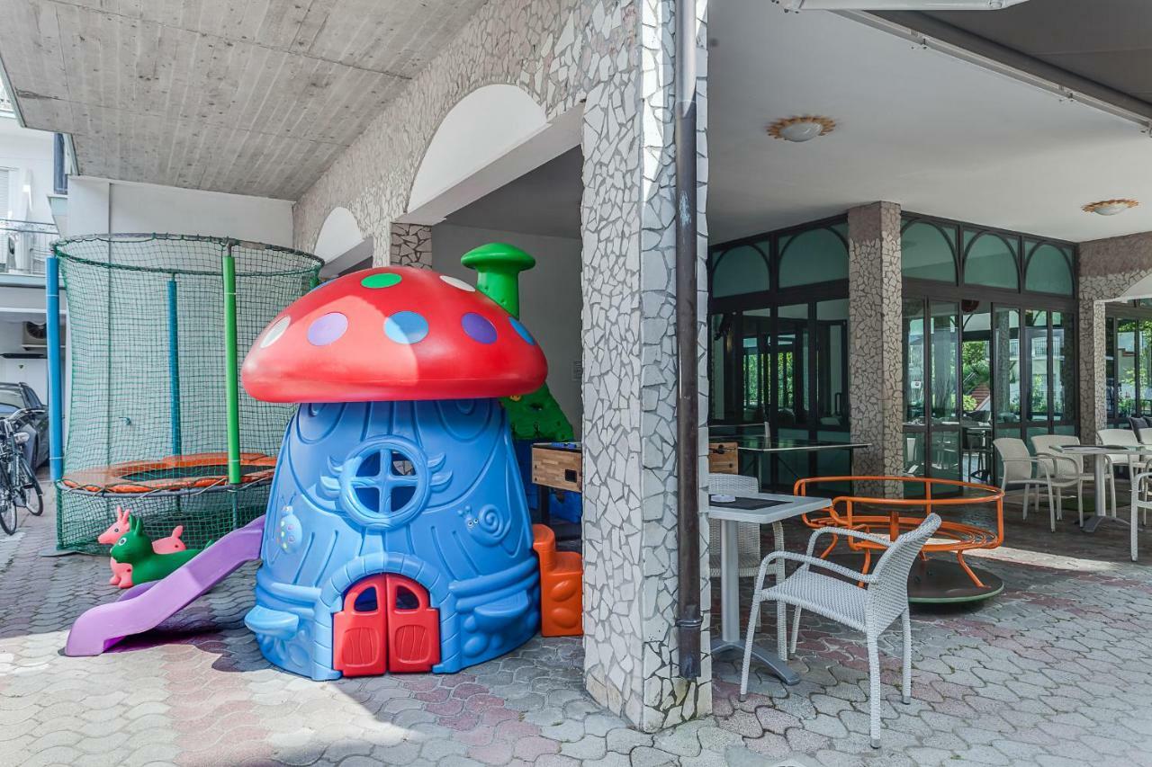 Hotel Giamaika Чезенатіко Екстер'єр фото